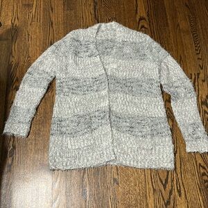 Oversized soft knit sweater cardigan. Nylon/polyester/acrylic
